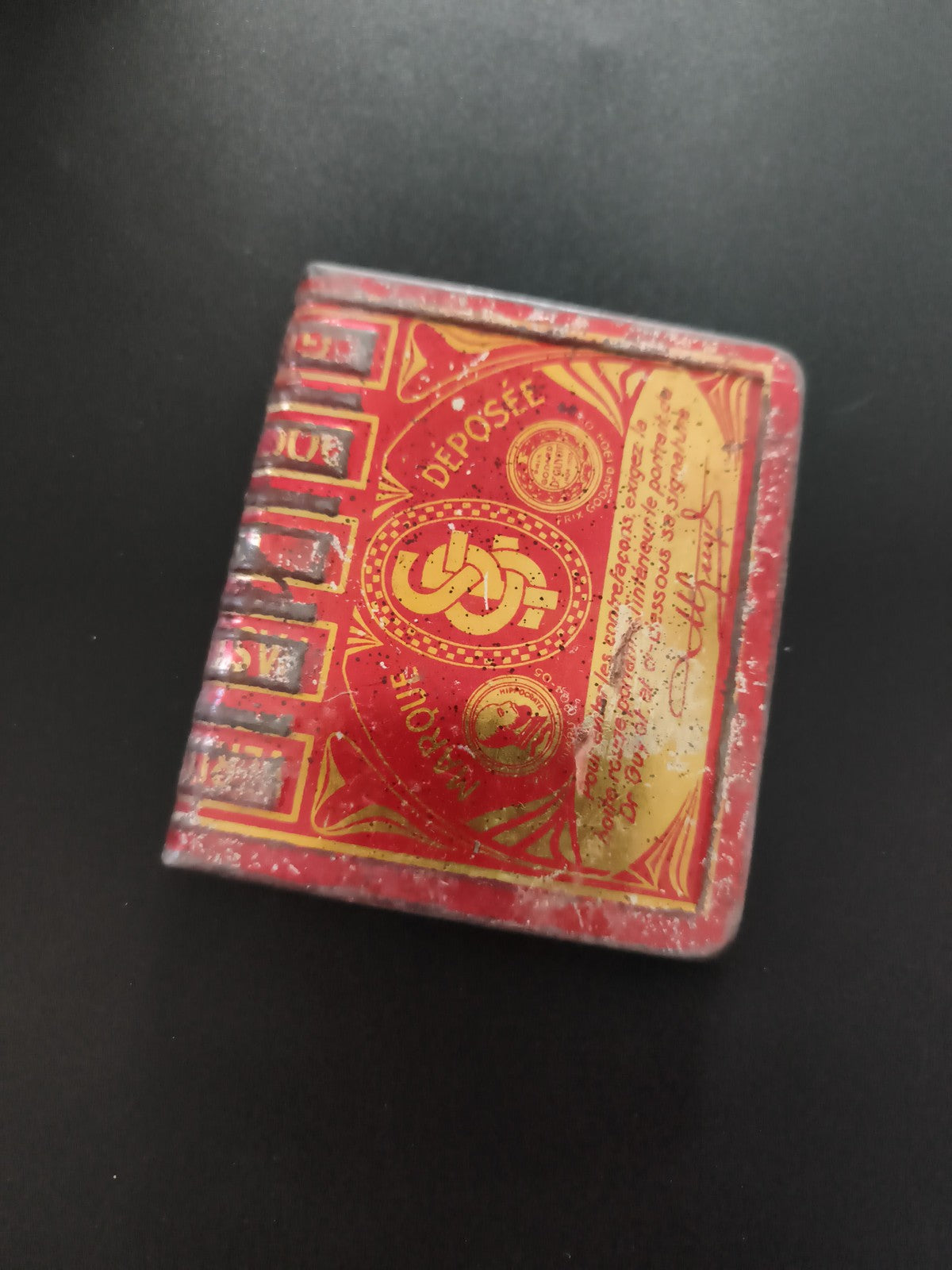 Ancienne boîte métal rouge SUCRERIE dépôt Art déco vintage déco