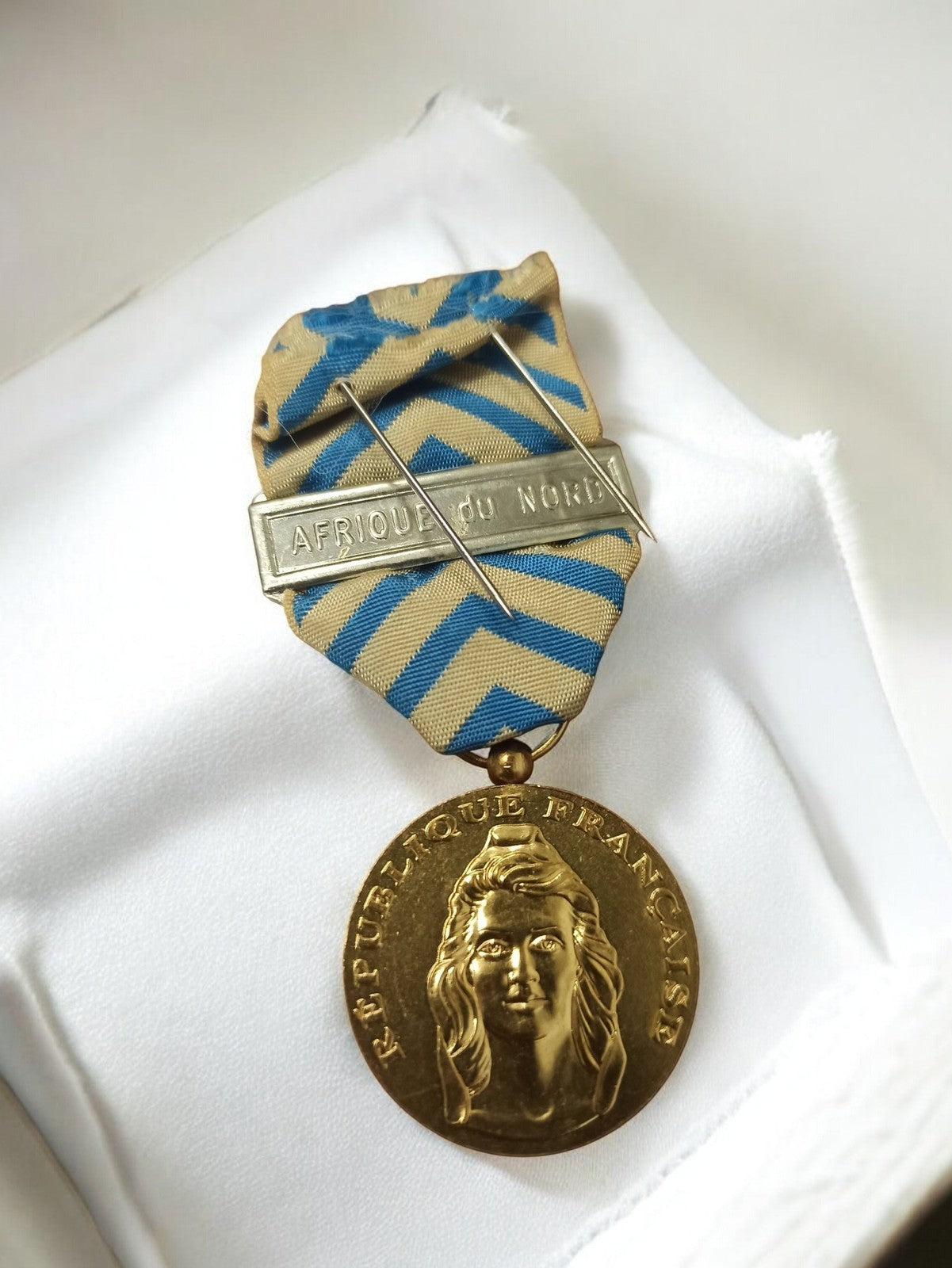 Médaille commémorative Afrique du Nord République Française vintage armée
