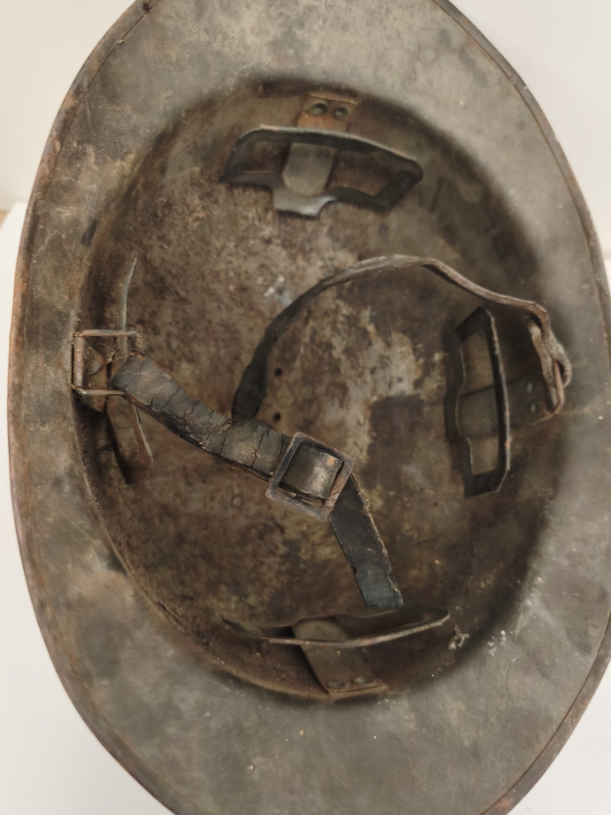Casque Adrian ancien WW1 militaire, finition sombre, casque français 14-18