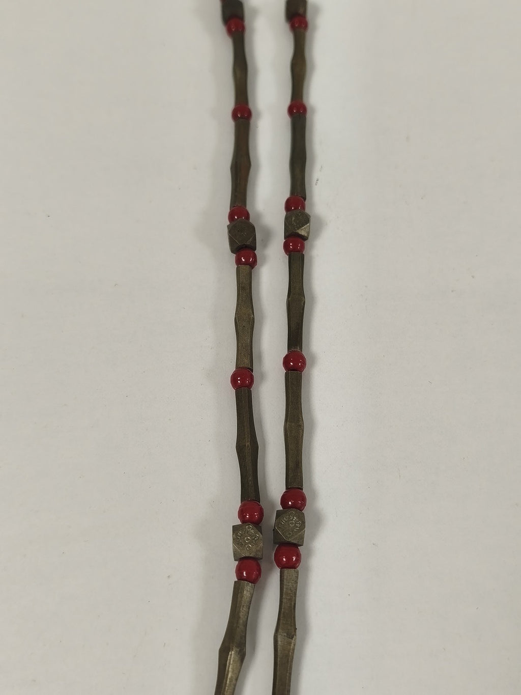 Collier vintage touareg ancien pendentif ethnique perles rouges géométrique