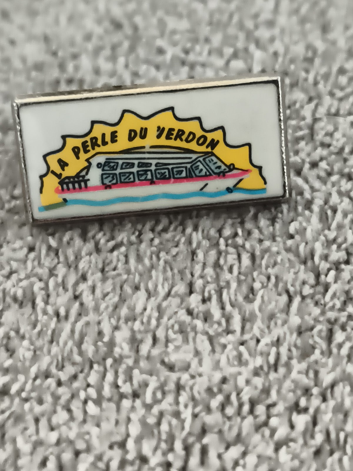 Pin's vintage La Perle du Verdon bateau rectangulaire émaillé (Ref 8)