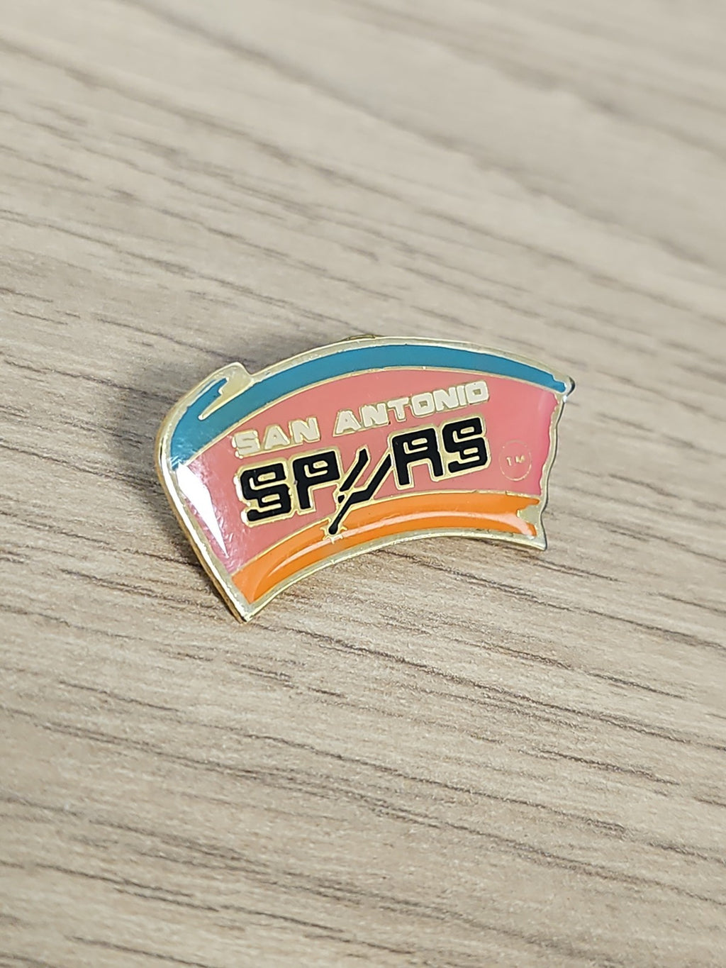 Pin's vintage San Antonio Spurs NBA USA logo rétro années 90 basket