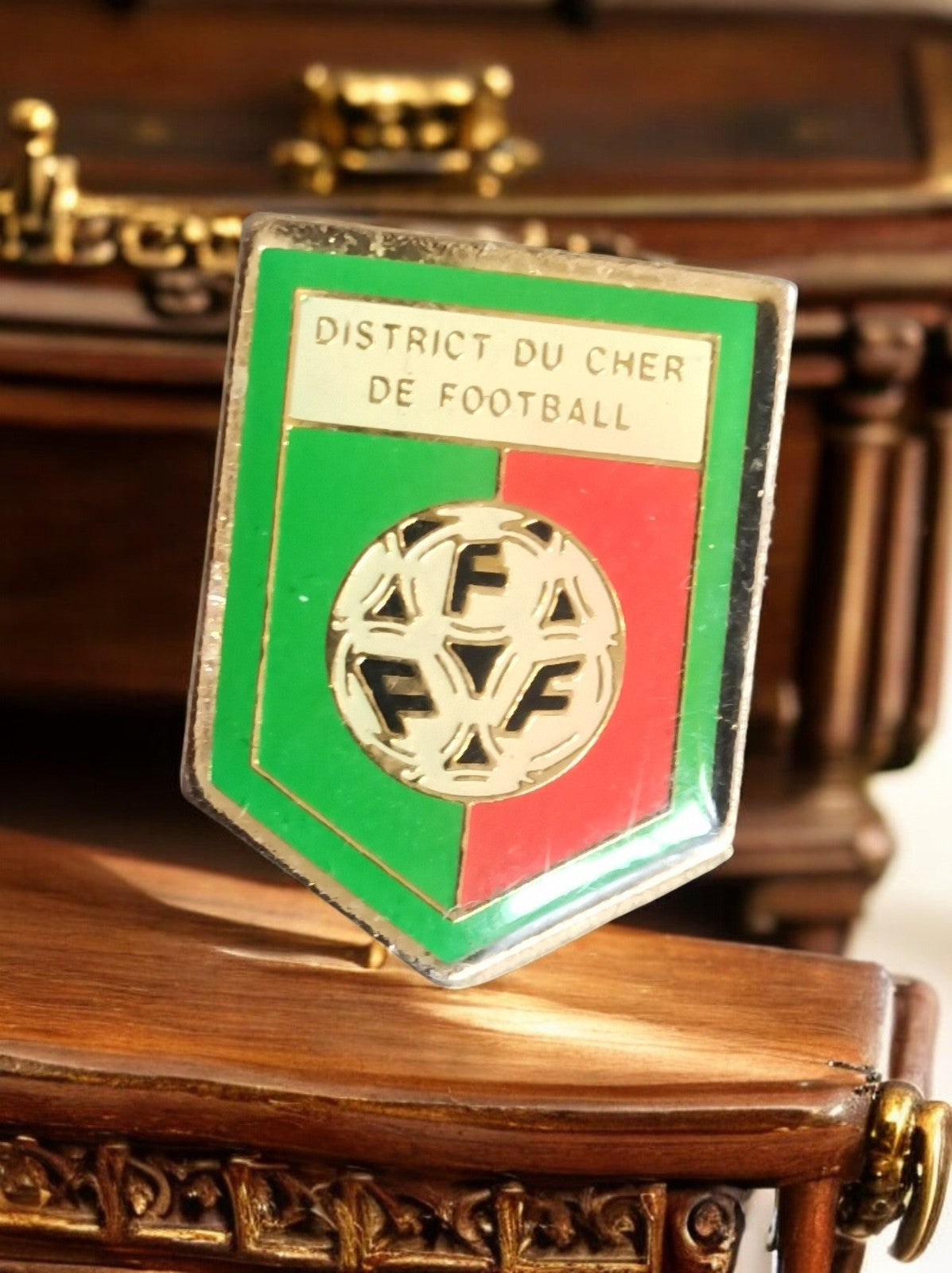 Pin's vintage District du Cher Football FFF émaillé ancien badge rare