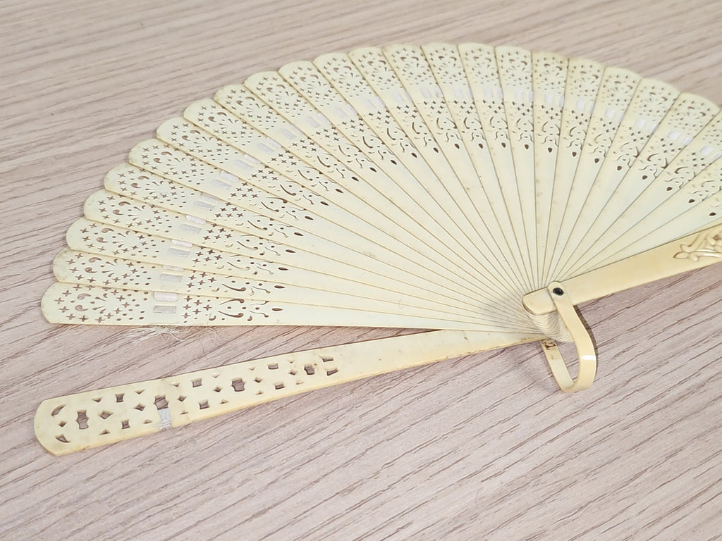 Rare éventail ancien en os, petit format vintage, objet de collection rétro