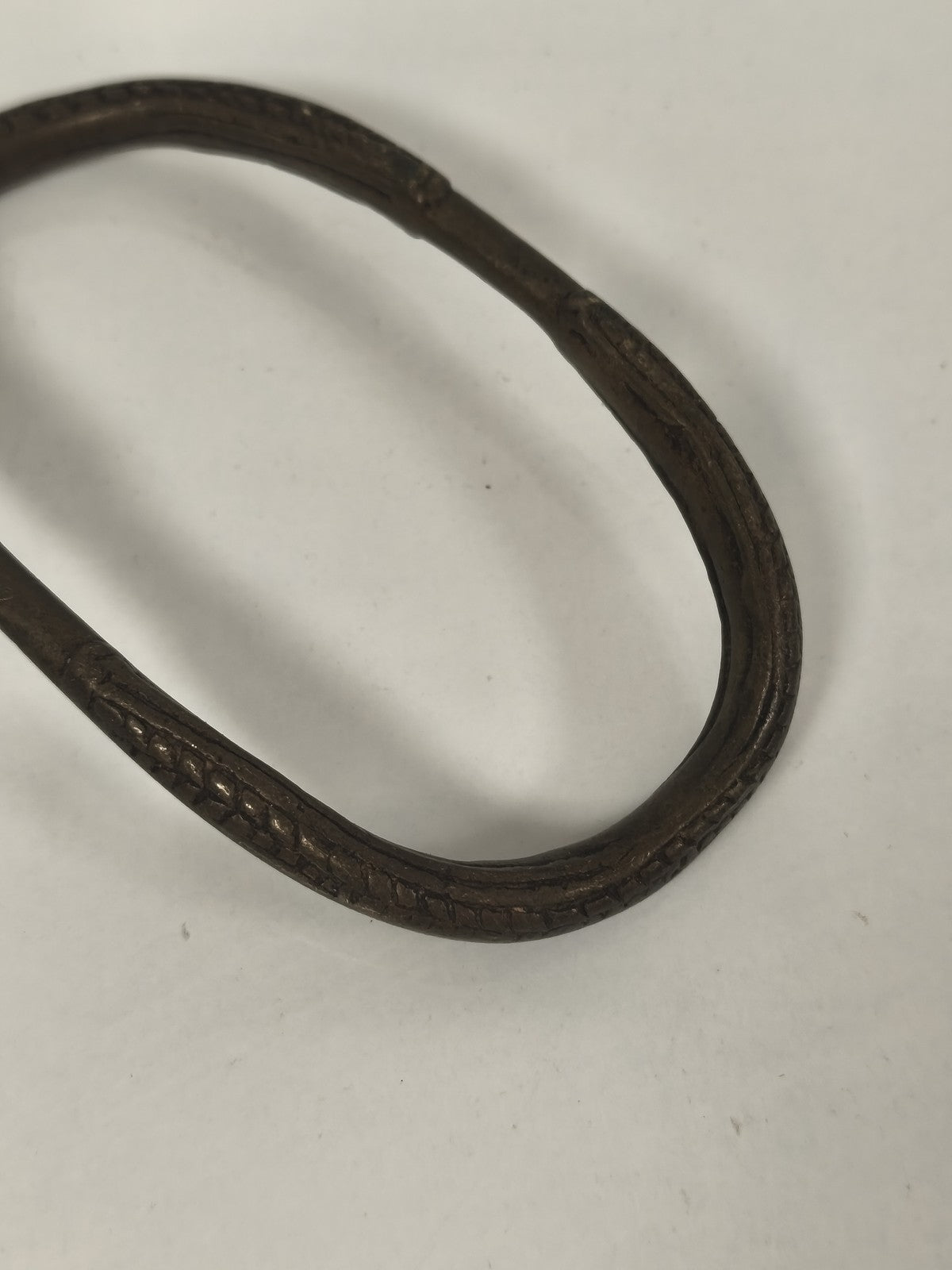 Bracelet de cheville bronze Afrique du Nord patiné, forme ovale, ethnie