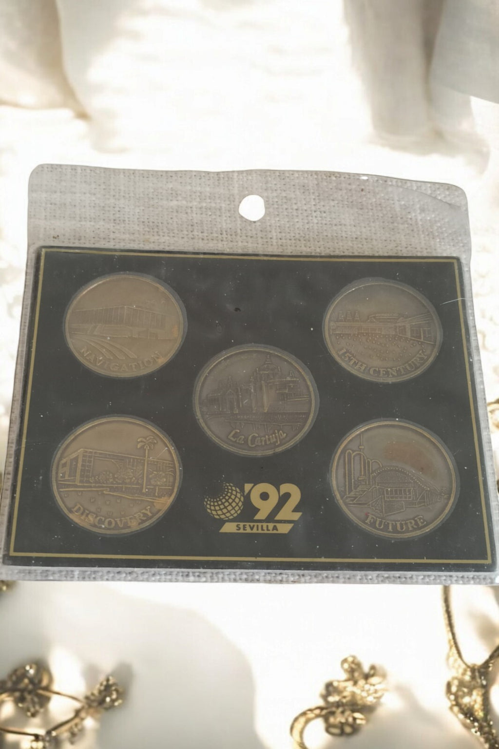 Lot 5 médailles Expo 92 Séville Navigation La Cartuja Discovery Future souvenir