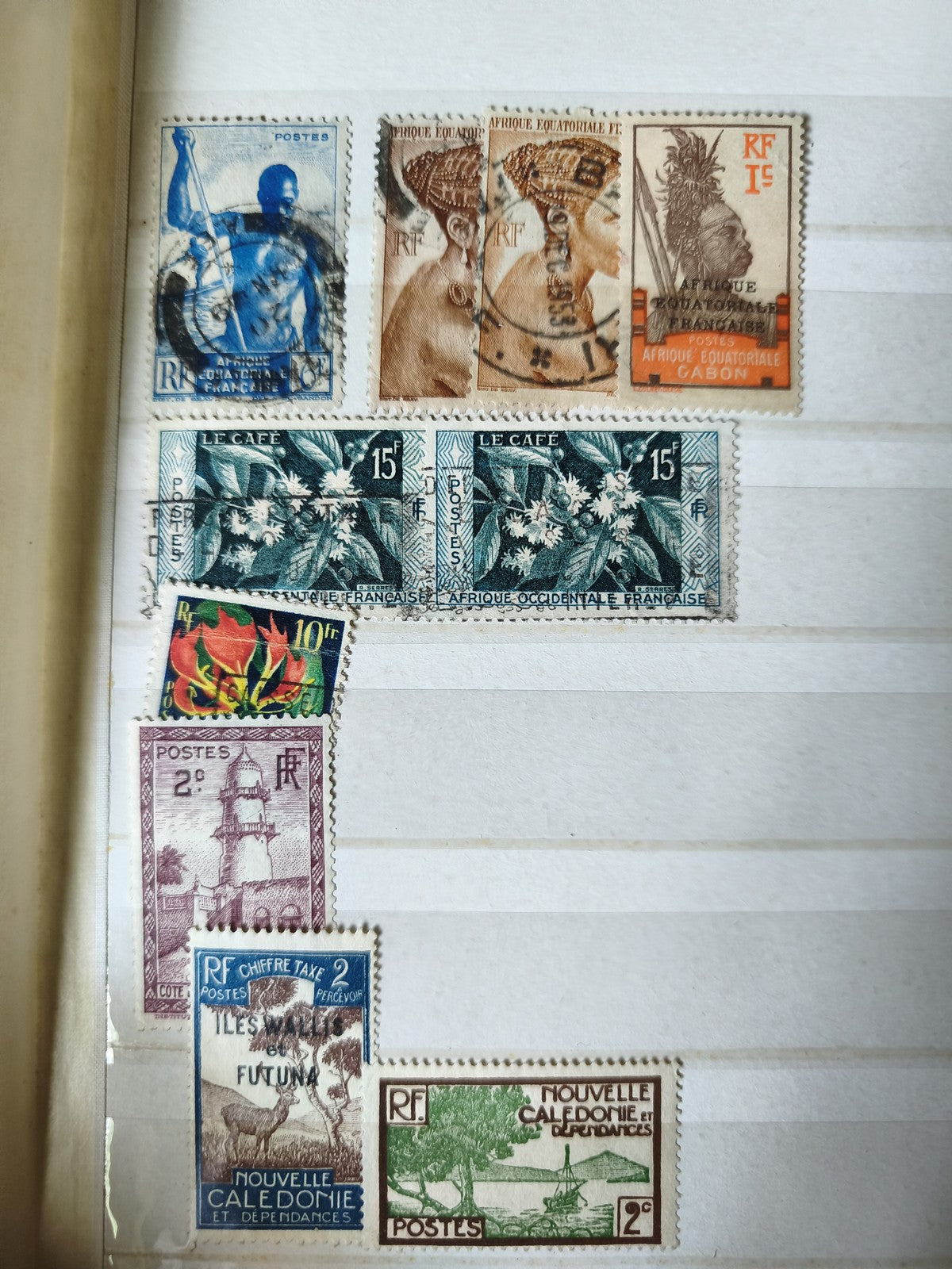 Lot anciens timbres vintage colonies françaises à trier ? Afrique, Calédonie, Ga