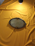 Broche ovale vintage en nacre blanche, monture métal, accessoire rétro élégant