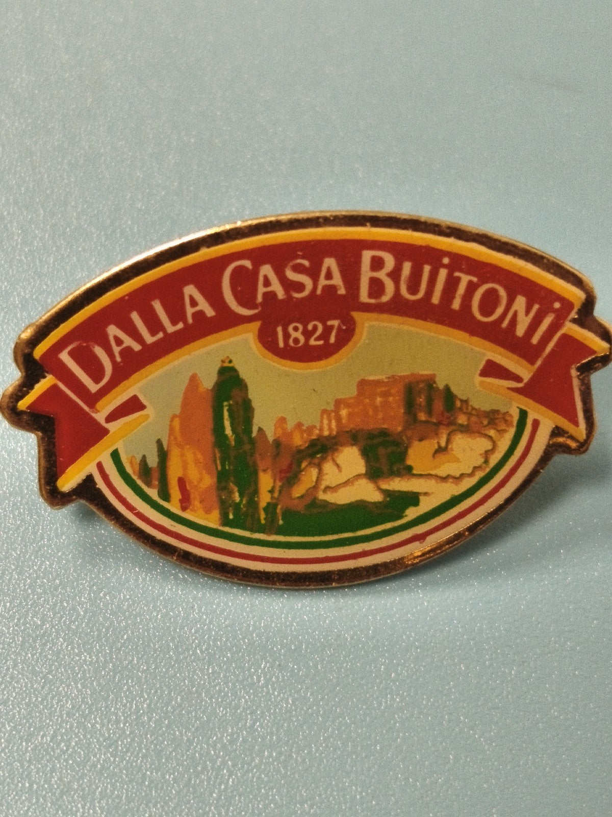 Vintage pin's Dalla Casa Buitoni 1827 émaillé logo rouge vert (Ref 15)