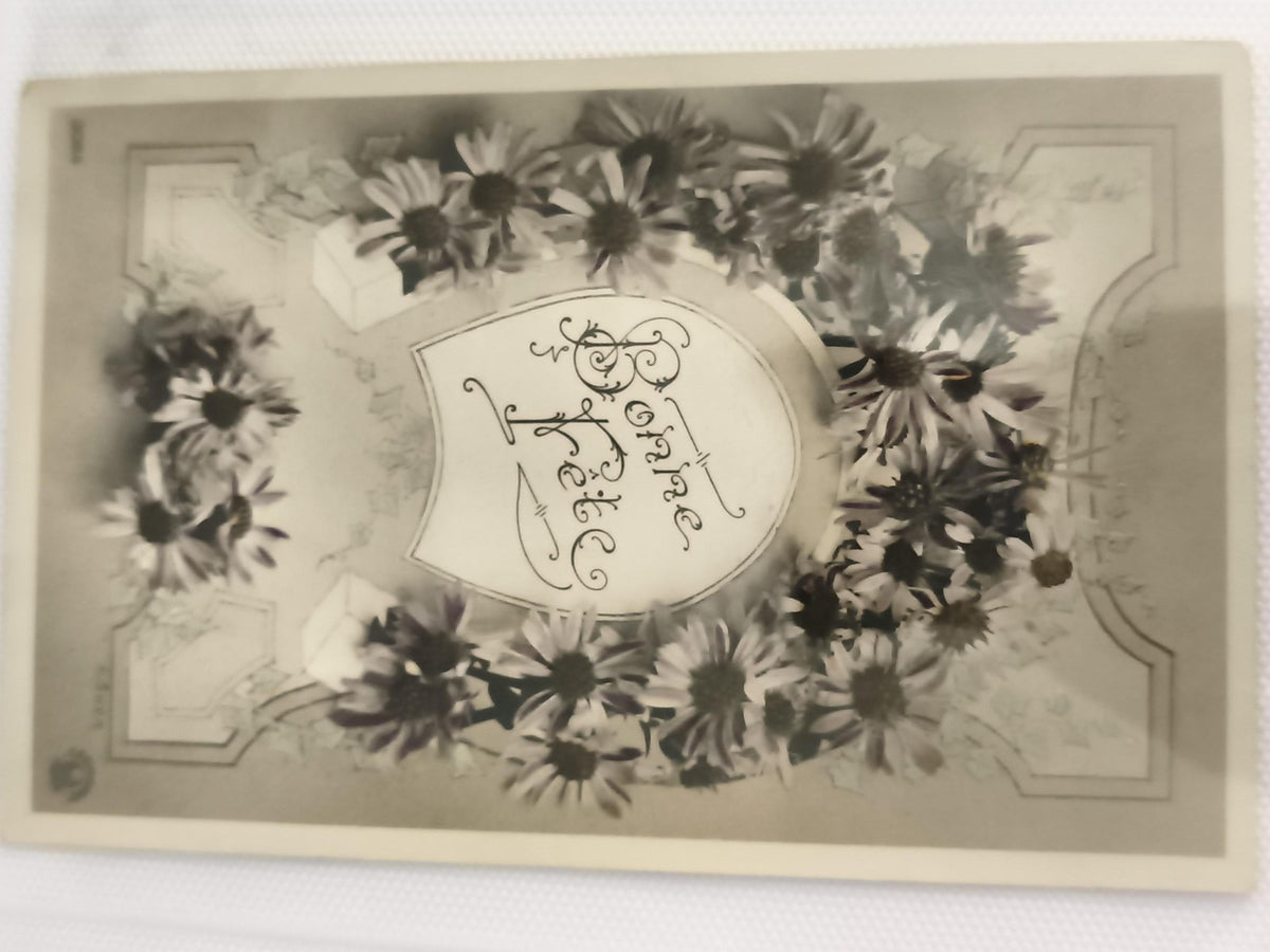 Carte postale ancienne Bonne Fête fleurs marguerites décor rétro CPA