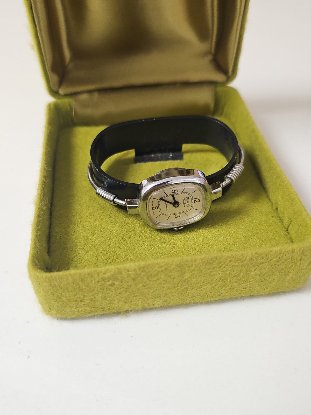 Montre femme mécanique ancienne Agon Fashion Swiss Made vintage, rétro collectio