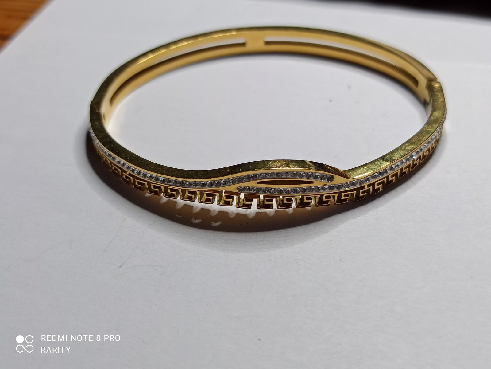 Bracelet jonc vintage plaqué or strass motif grec, bijou ancien doré