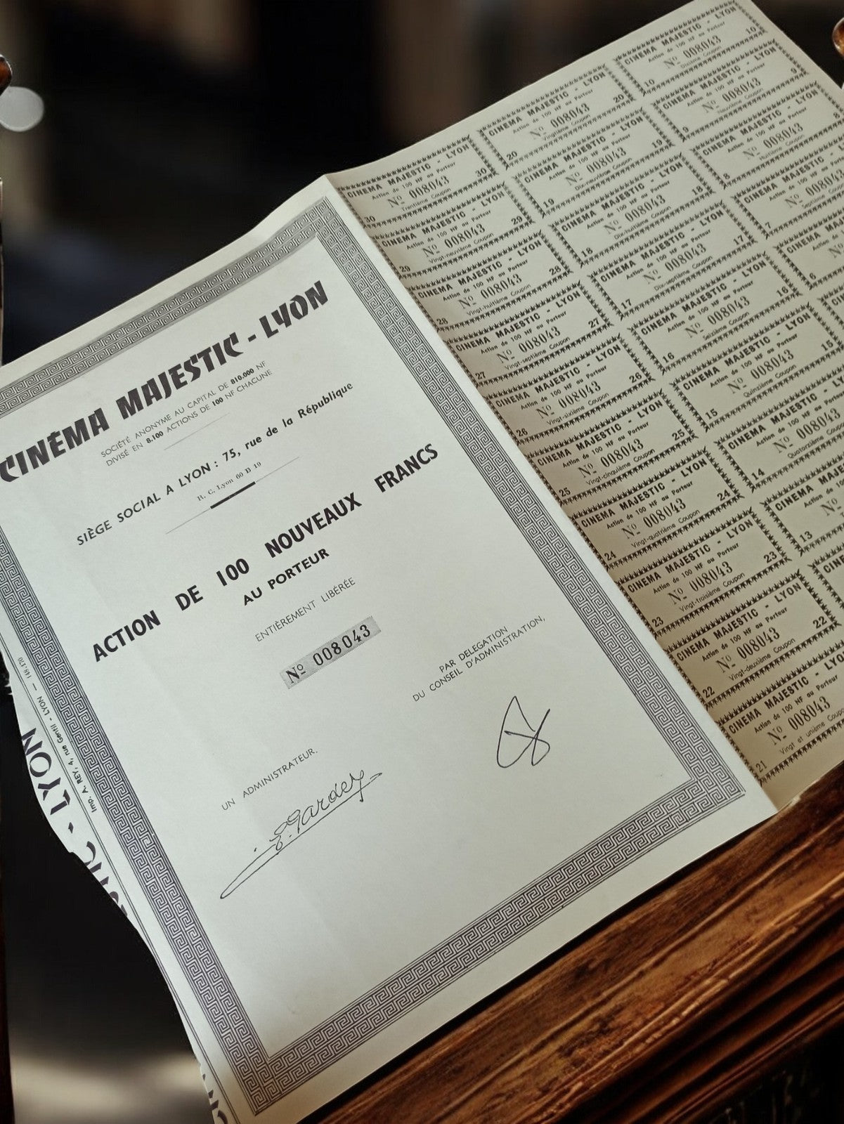 Action au porteur CINEMA MAJESTIC LYON vintage 100 francs certificat ancien