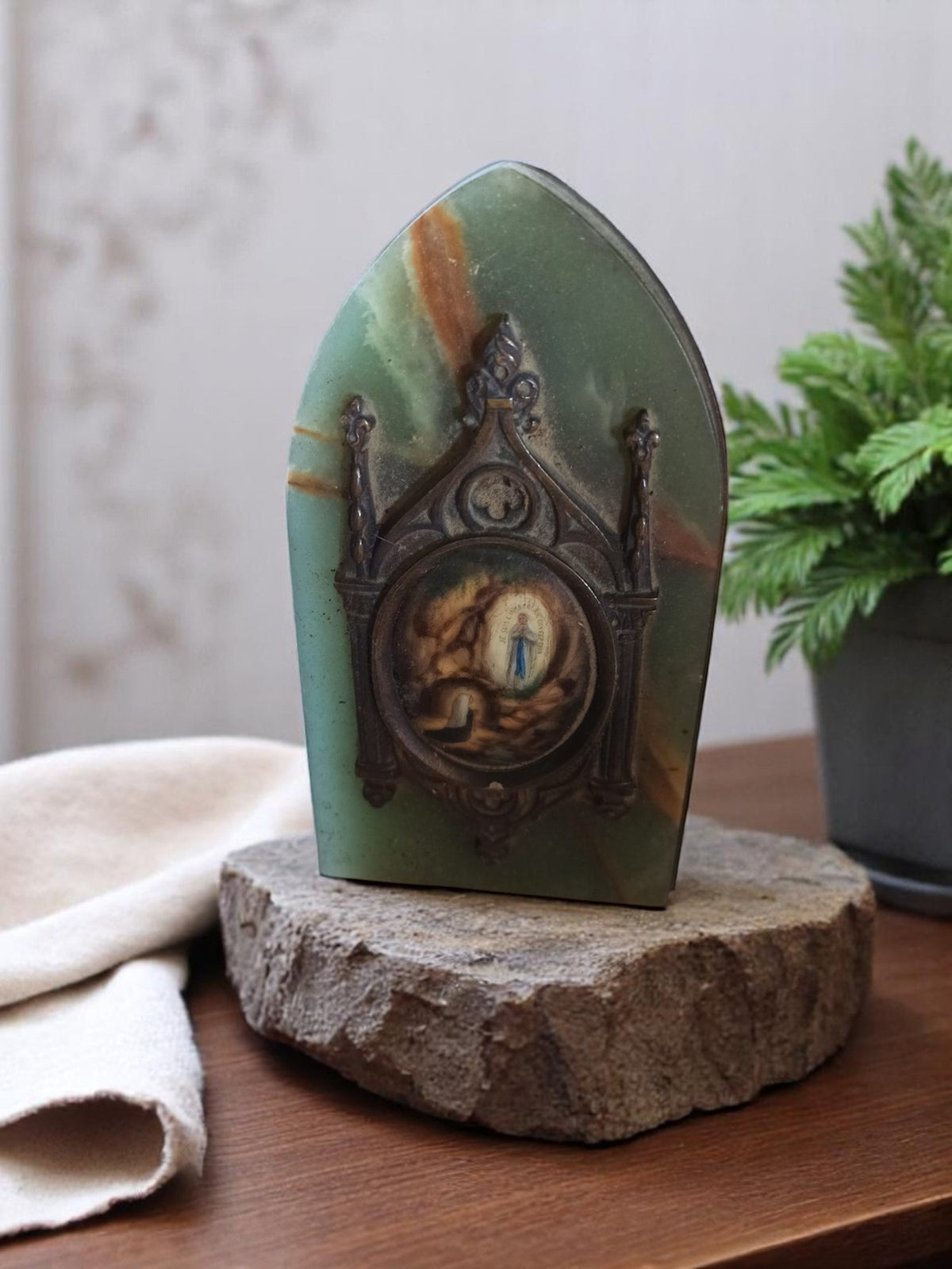 Vintage Virgin Mary statuette in green onyx, antique religious decorative oratory