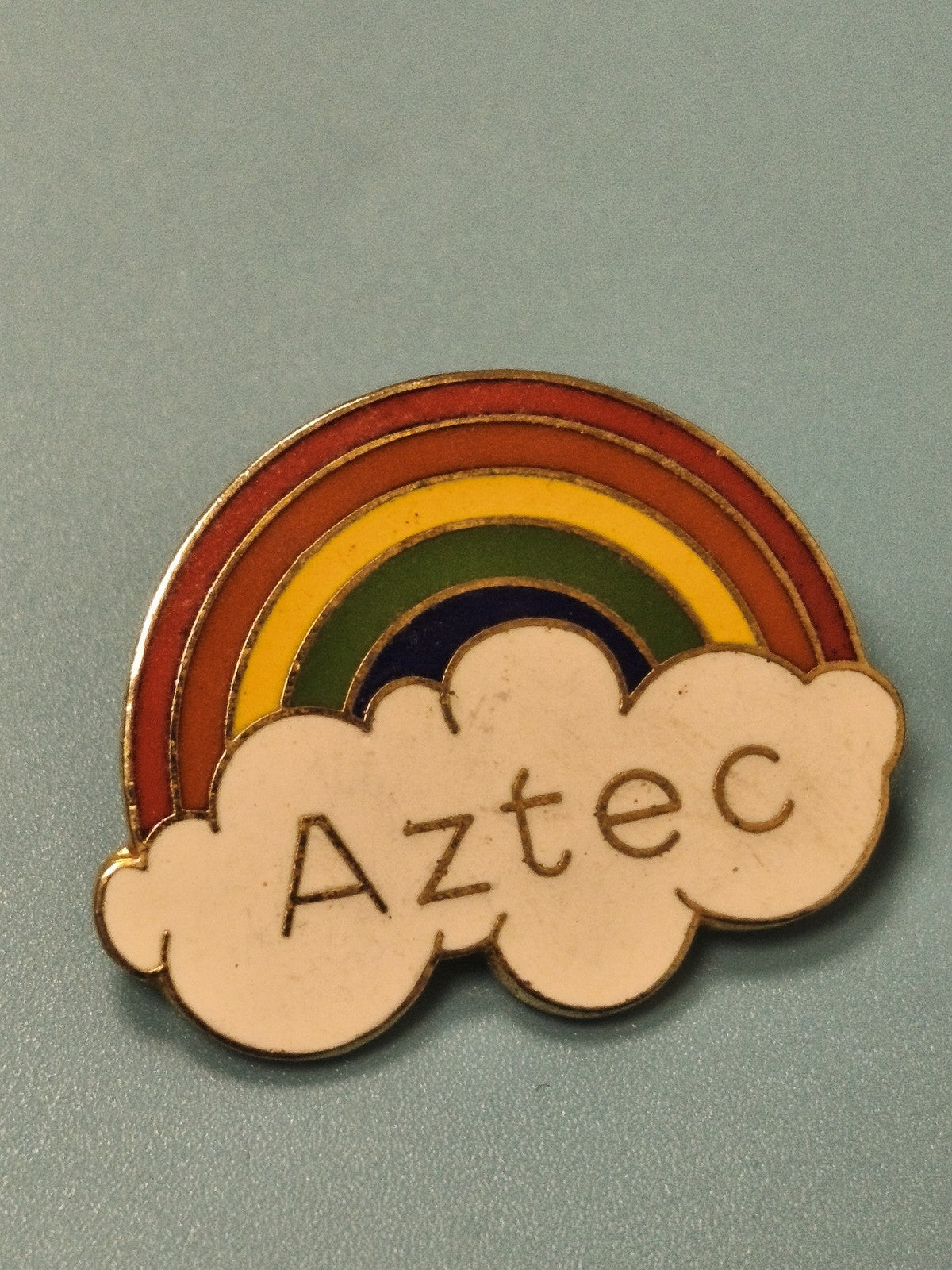 Pin's vintage Aztec arc-en-ciel nuage émaillé collection rétro (Ref 2)