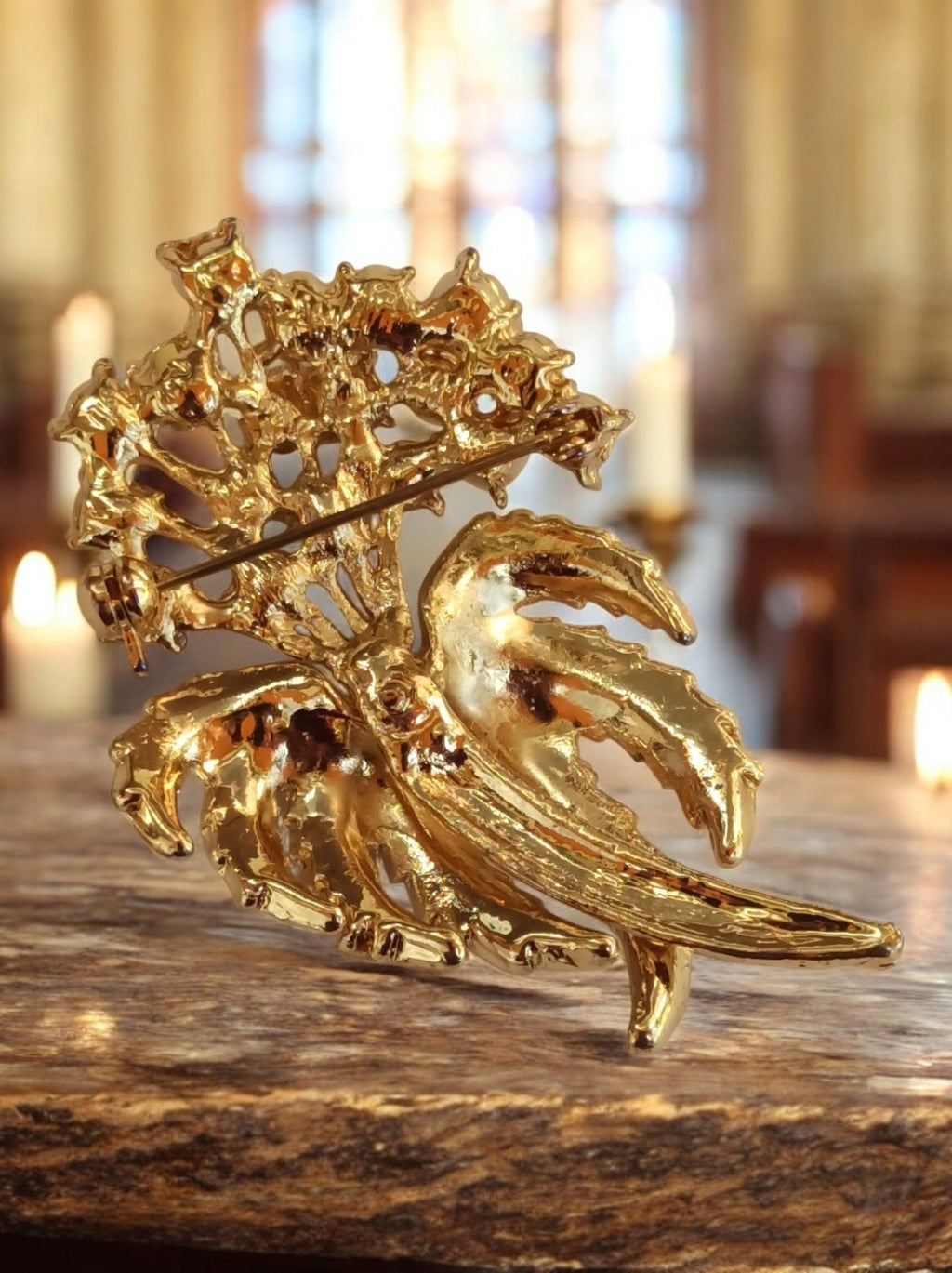 Broche vintage bouquet doré perles imitation, style fleurs métal doré
