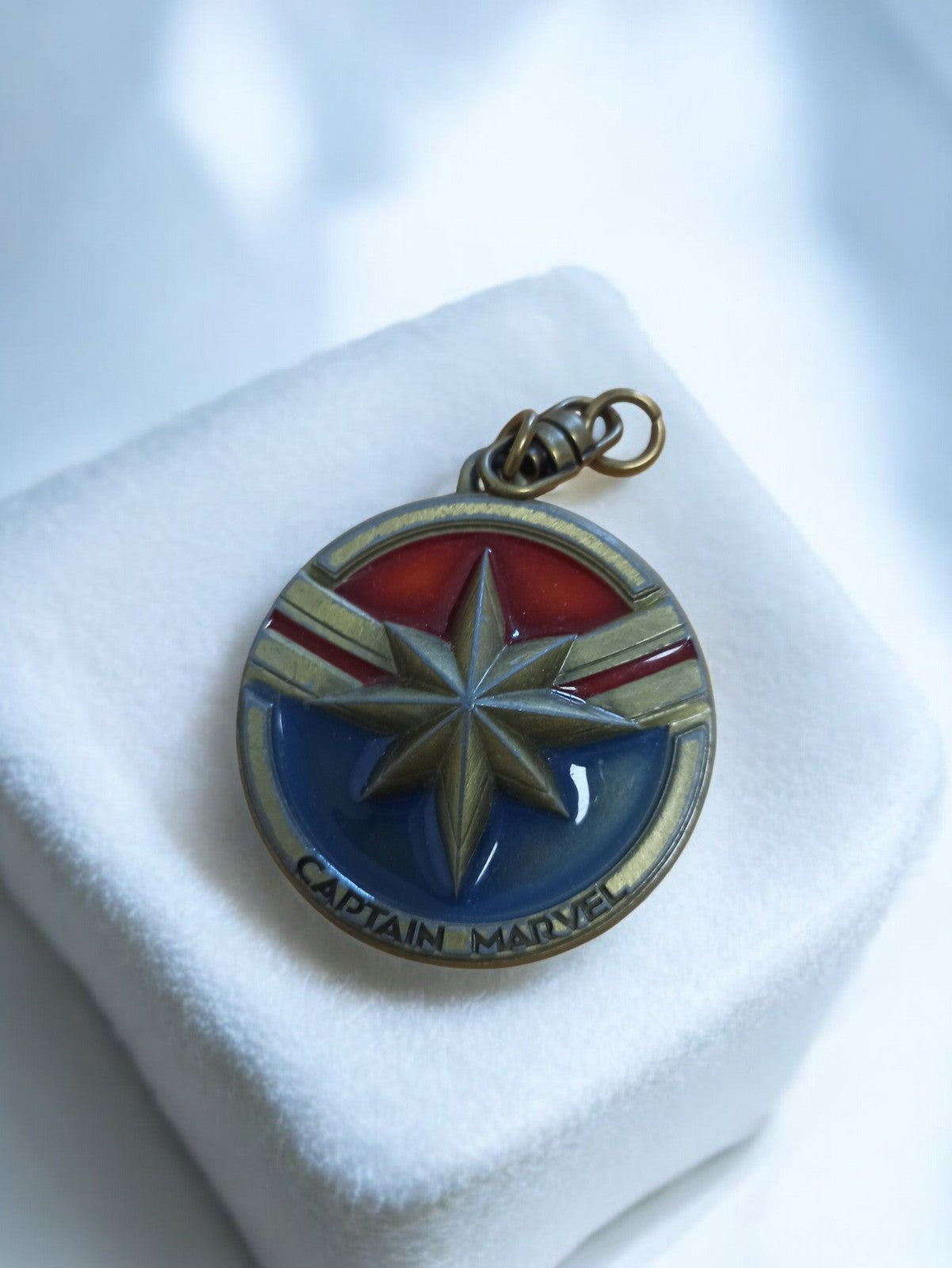 Médaille Captain Marvel Marvel vintage, pendentif ancien émaillé, objet collecto