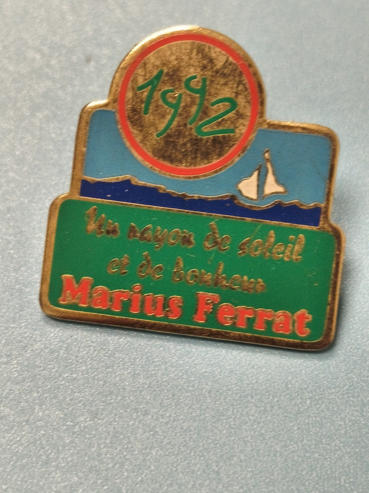 Vintage pin's Marius Ferrat 1992 voilier bord de mer émaillé collection (Ref 13)