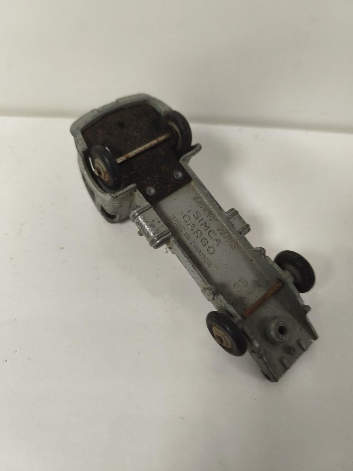 Camion miniature Dinky Toys Simca Cargo Plateau gris, modèle réduit d'occasion