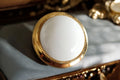 Bouton traditionnel français blanc et doré – artisanat, style héritage