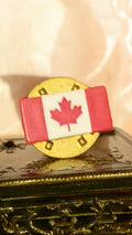 Pin's vintage drapeau Canada feuille érable ? rond doré rare ancien