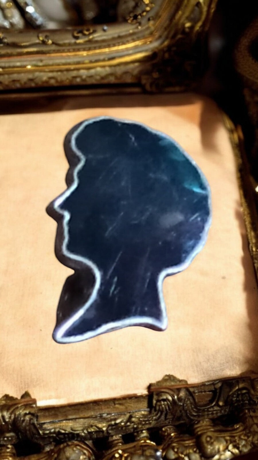 Broche vintage silhouette profil métal doré noir, bijou rétro élégant