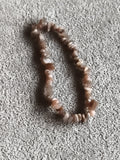 Bracelet pierres naturelles marron beige, chips, élastique, perles irrégulières