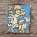 Pin's vintage La Redoute années 90, illustration mère enfant, bleu collector