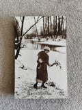 CPA Bonne Année hiver femme élégante neige rivière photo ancienne