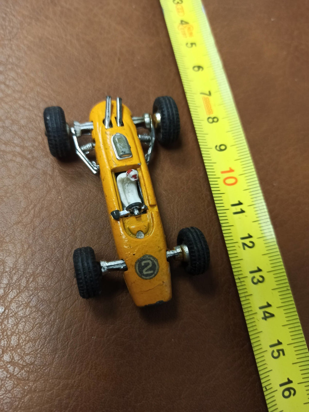 Figurine rétro Penny Polytoys voiture jaune vintage années 80 jouet ancien rare