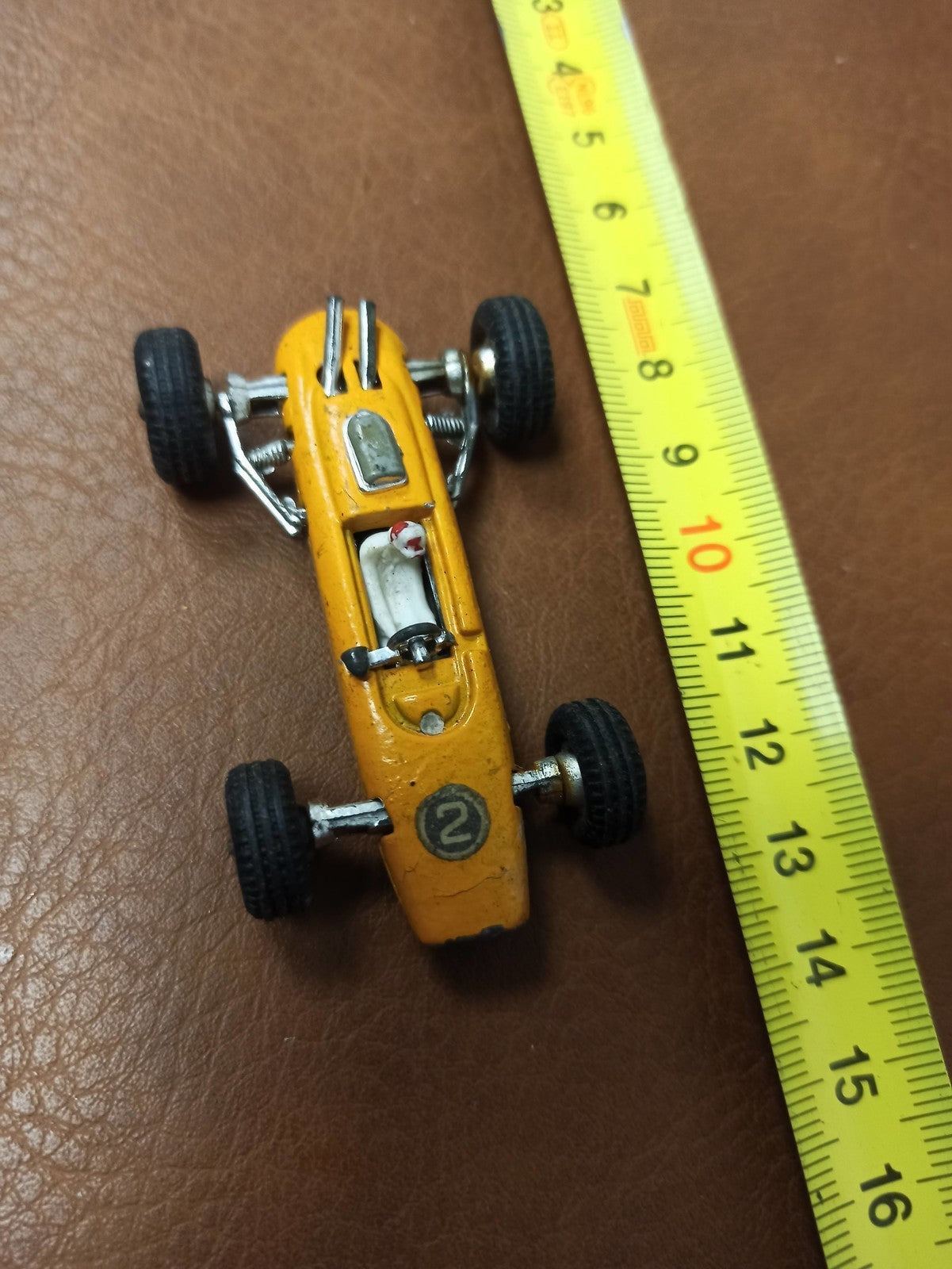 Figurine rétro Penny Polytoys voiture jaune vintage années 80 jouet ancien rare