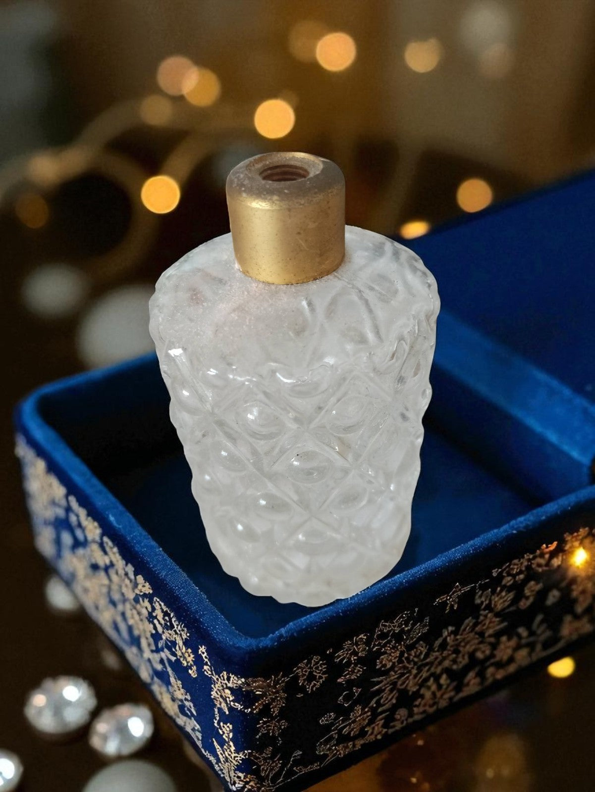 Bouteille ancienne eau de cologne verre dépoli motif losanges bouchon doré vinta