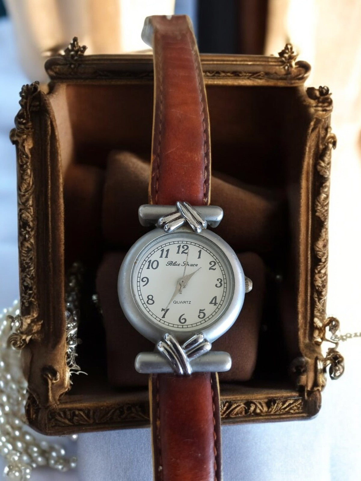 Montre femme vintage Blue Shace quartz cadran blanc bracelet marron rétro