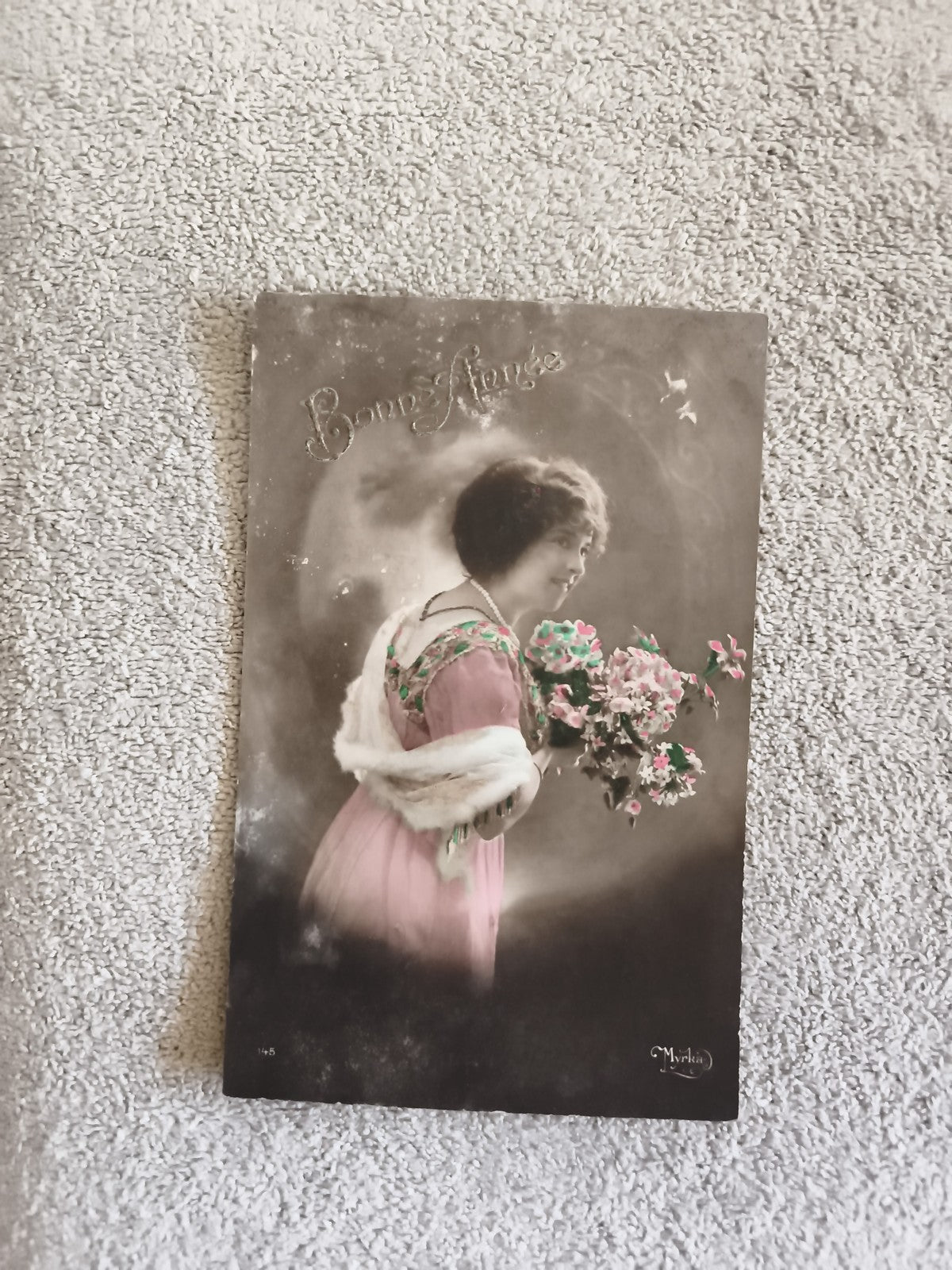 CPA Bonne Année femme bouquet fleurs colorisée début XXe style art nouveau