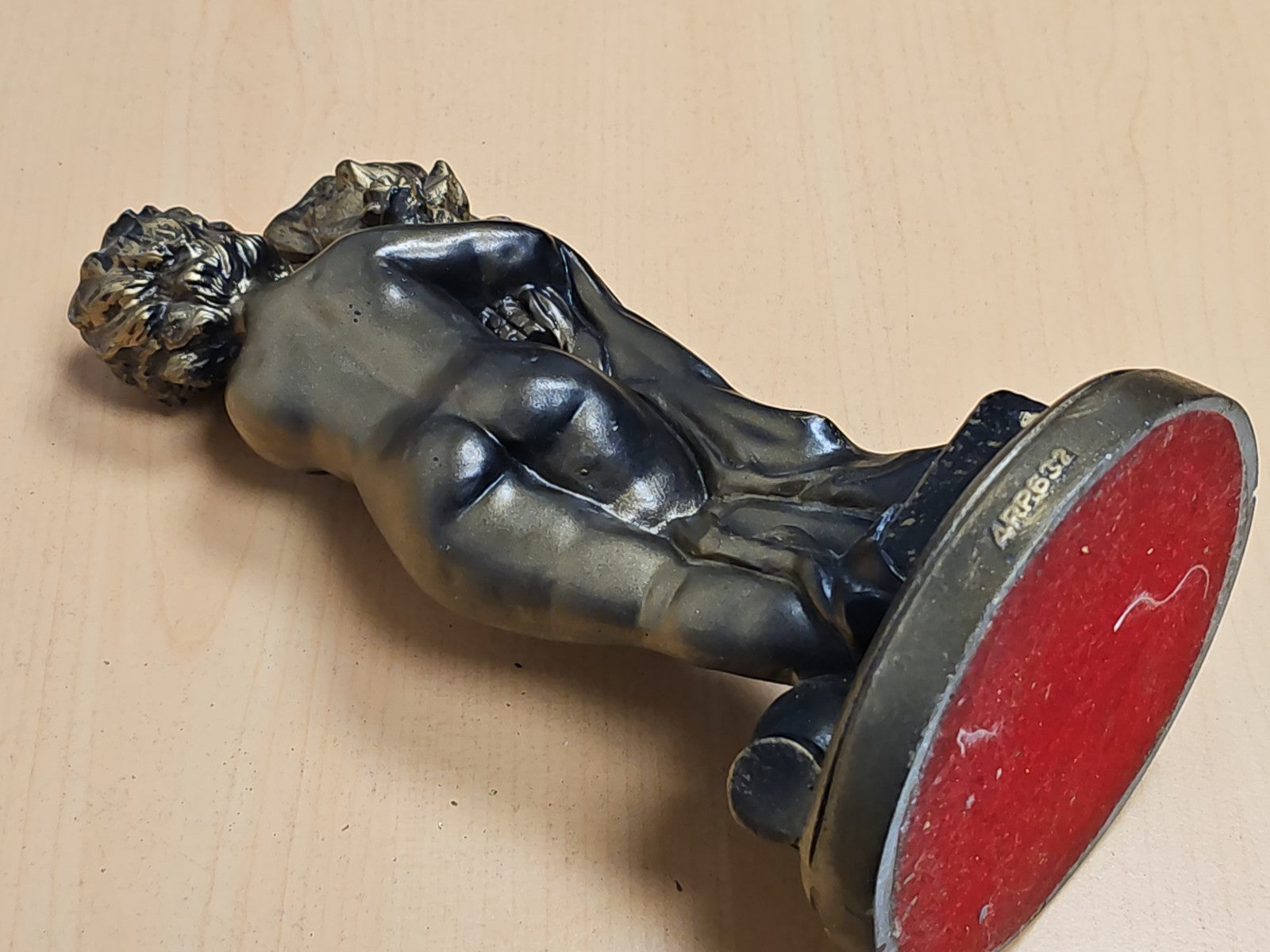 Grande statue ancienne d?enfant en régule, sculpture vintage déco collection