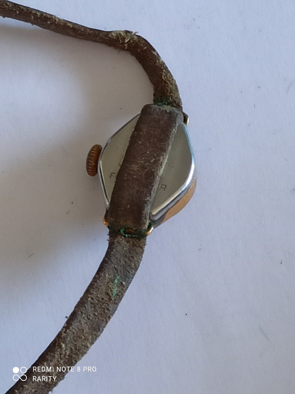 Montre femme Hallaud mécanique vintage dorée 17 rubis cadran relief