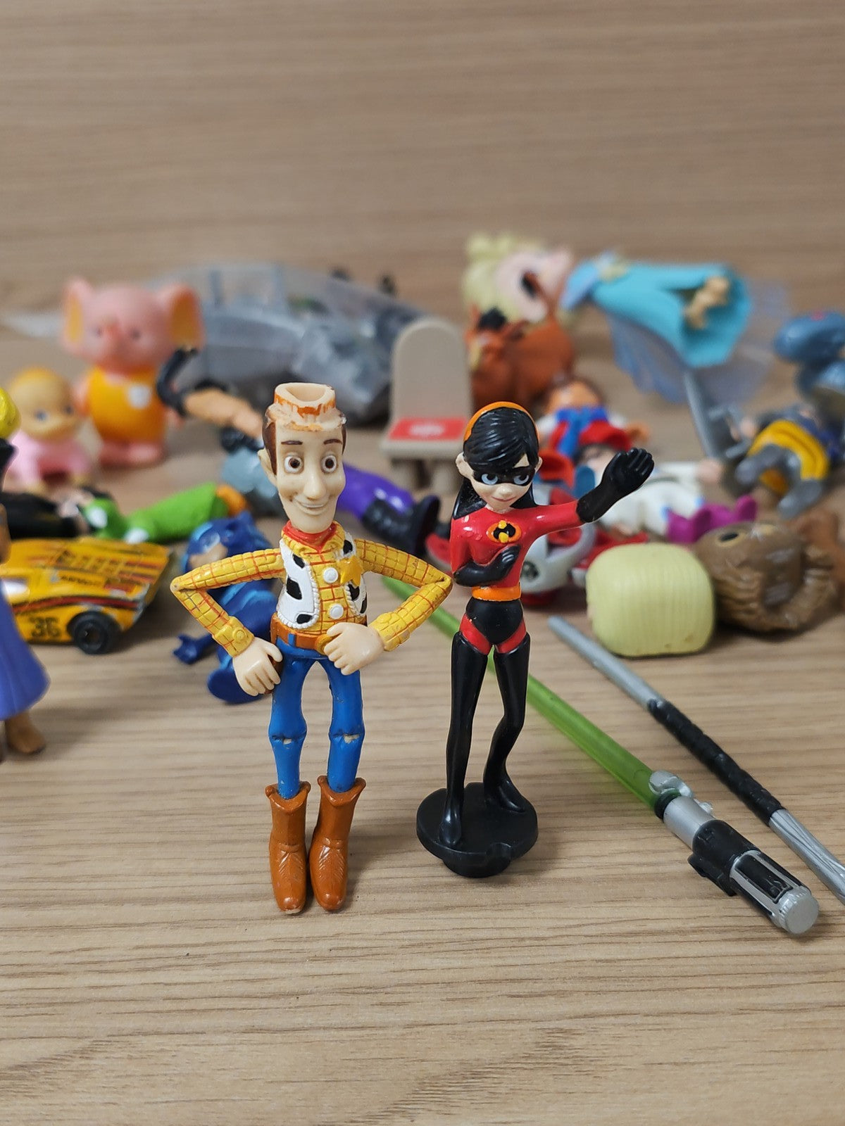 Lot figurines jouets divers enfants garçon fille personnages jeux mixte occasion