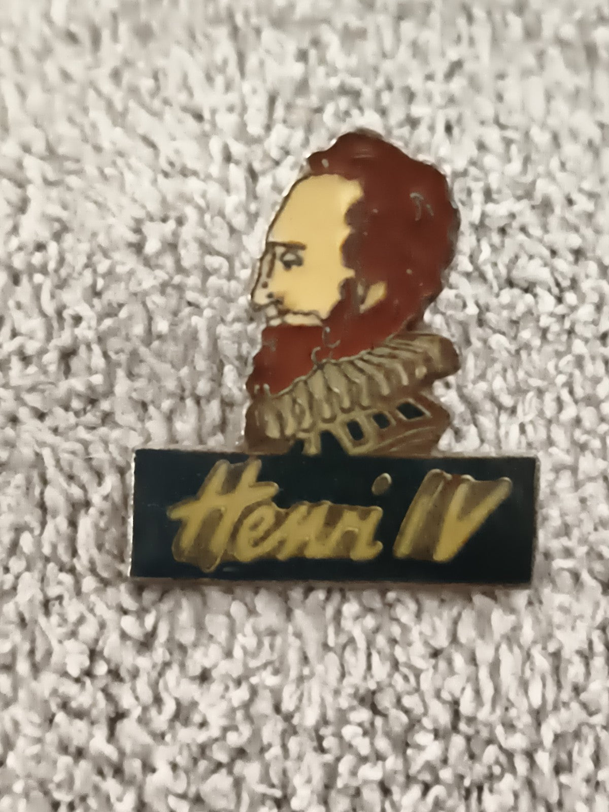 Pin's vintage Henri IV émaillé portrait, style rétro, badge ancien (Ref 5)