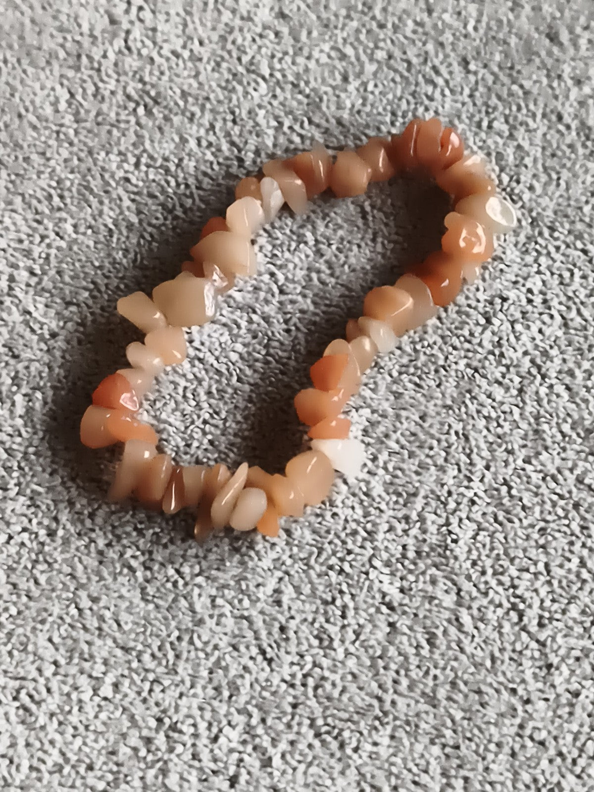 Bracelet élastique pierres naturelles tons beige marron, chips irréguliers
