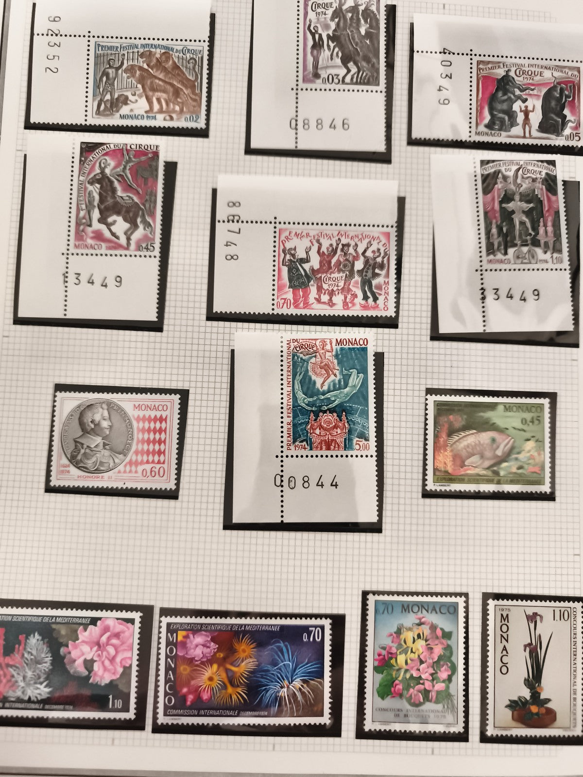 Timbres Monaco 1974 cirque fleurs poissons lot philatélie neufs