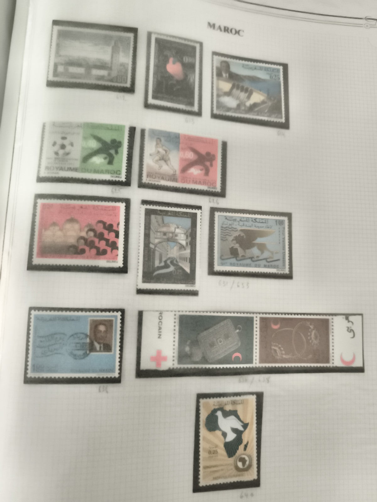 Timbres Maroc lot thématique sports architecture faune 1960s philatélie