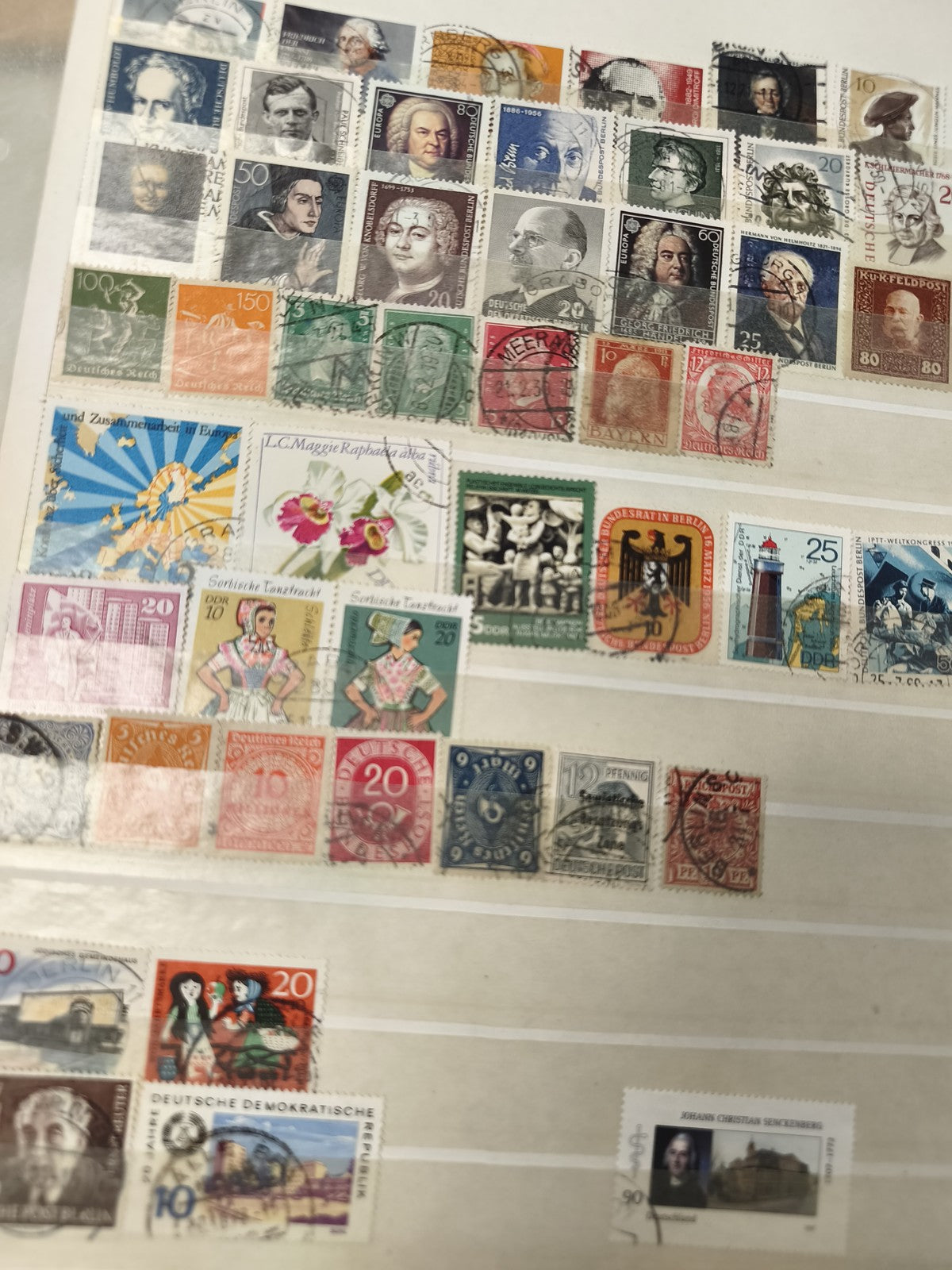 Lot de timbres oblitérés Allemagne et Europe, motifs variés, couleurs multiples