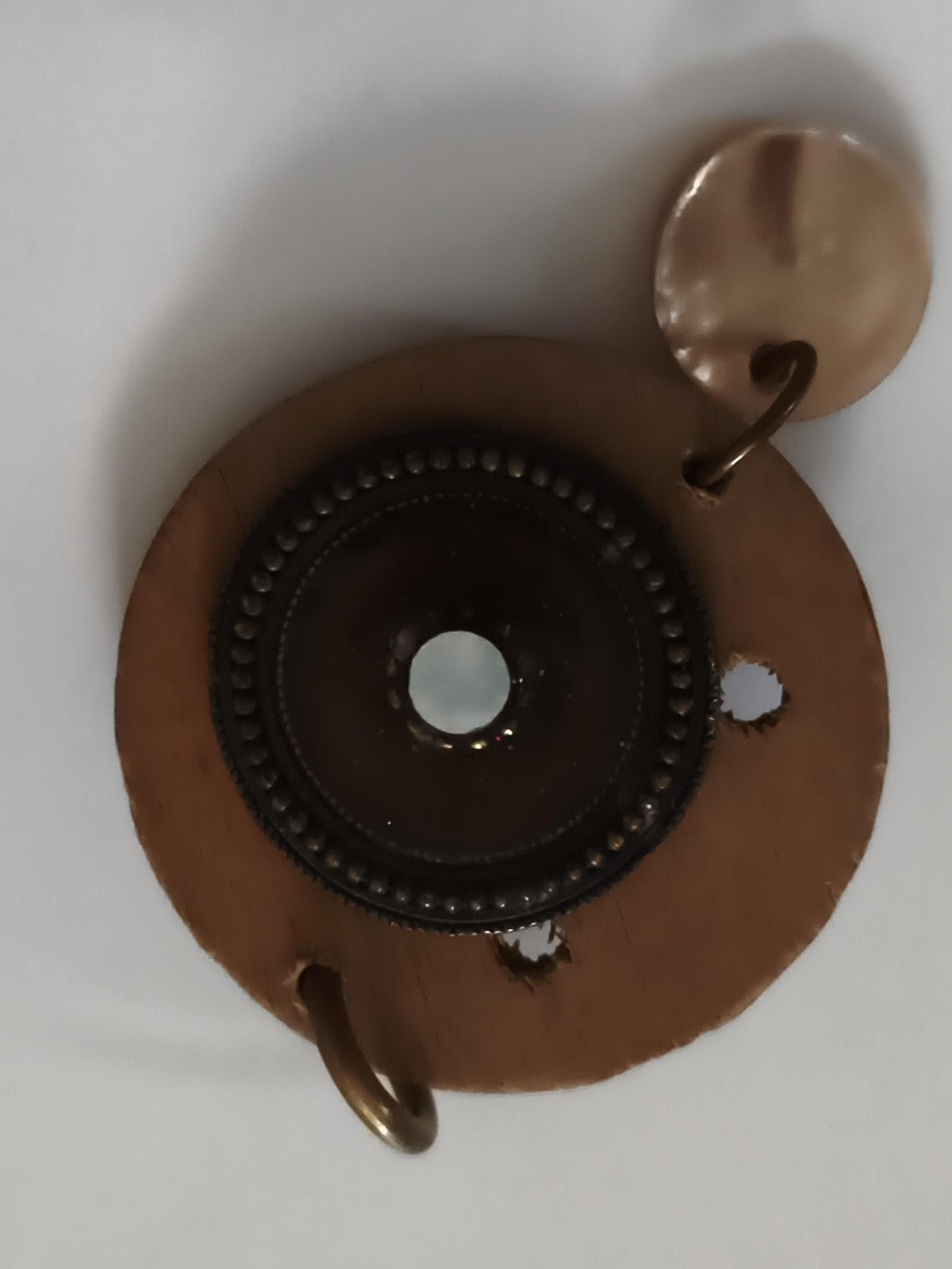 Pendentif rond style ethnique marron doré cercle perlé aspect bois nacré