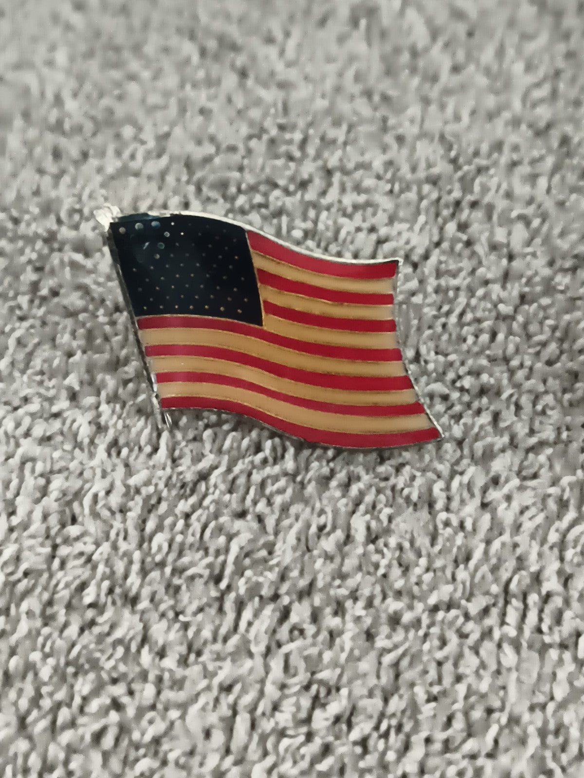 Pin's vintage drapeau USA émaillé, badge américain ancien, motif Stars and Strip