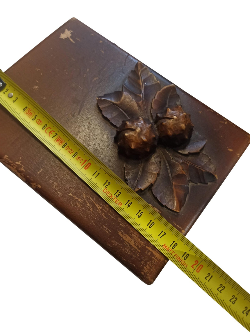 Boîte à bijoux ancienne en bois sculpté, décor feuilles châtaignes, patine vinta