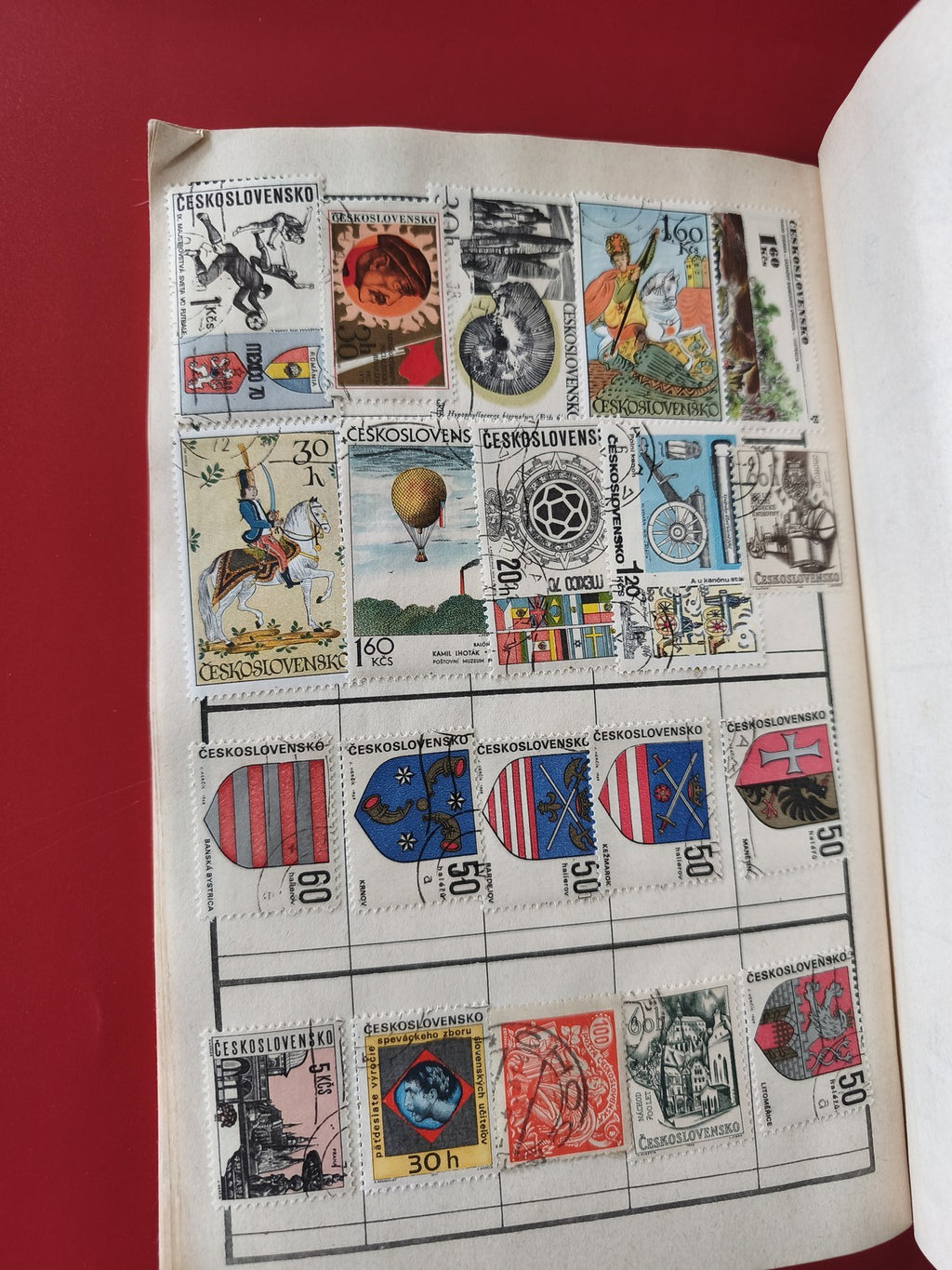 Classeur de timbres Tchécoslovaquie, pages illustrées, choix varié, d?occasion