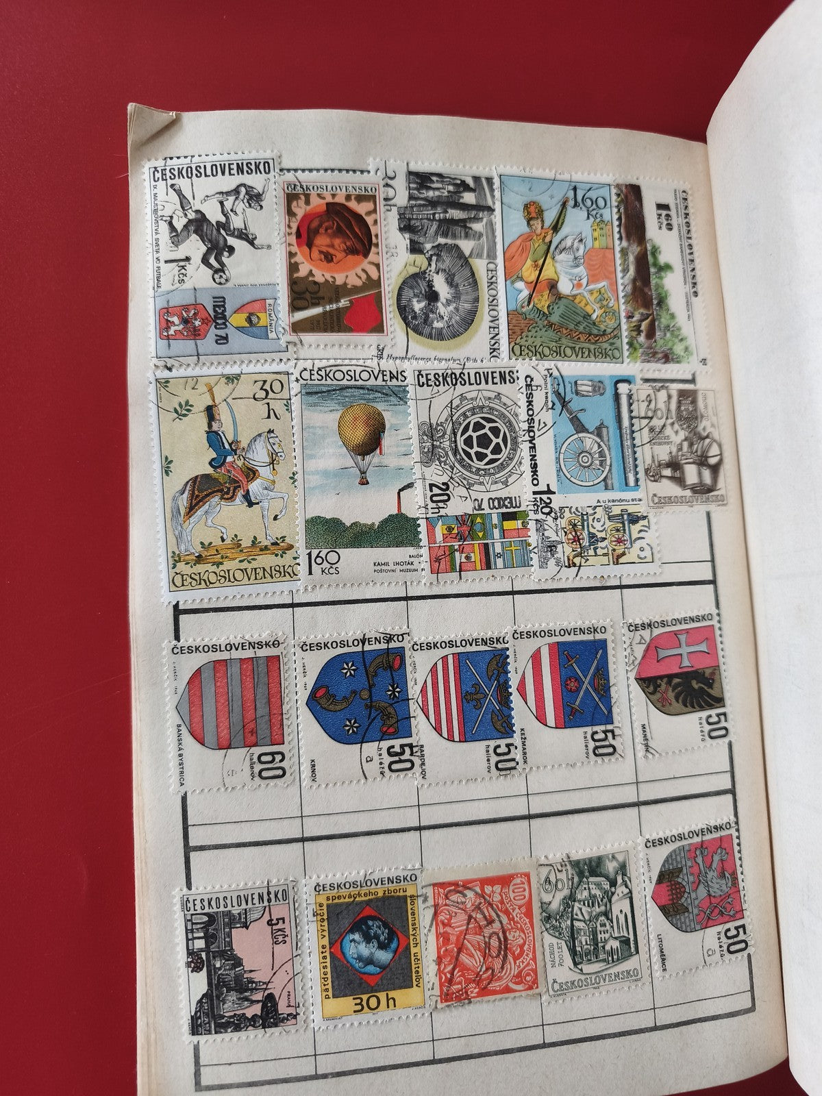 Classeur de timbres Tchécoslovaquie, pages illustrées, choix varié, d?occasion