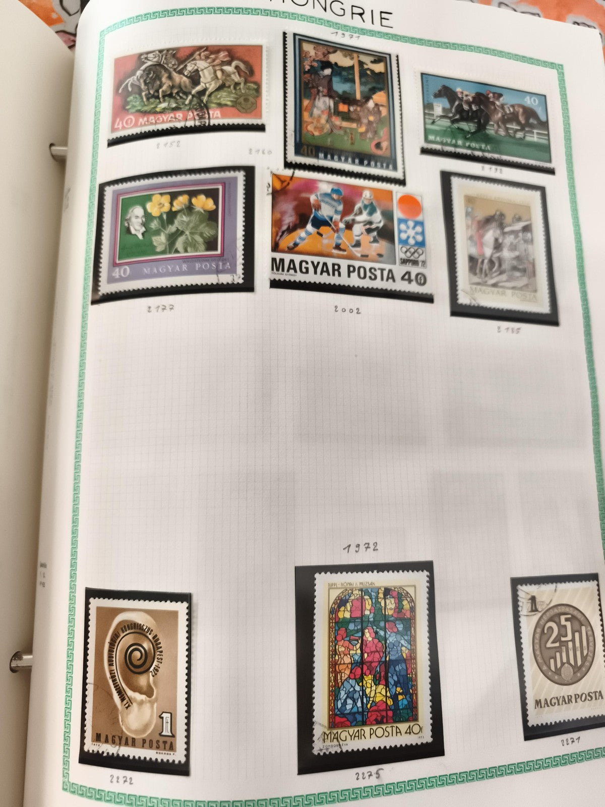 Timbres Hongrie MAGYAR POSTA x8 thématiques sport art fleurs animaux