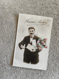 Carte postale ancienne Bonne Année homme bouquet fleurs CPA