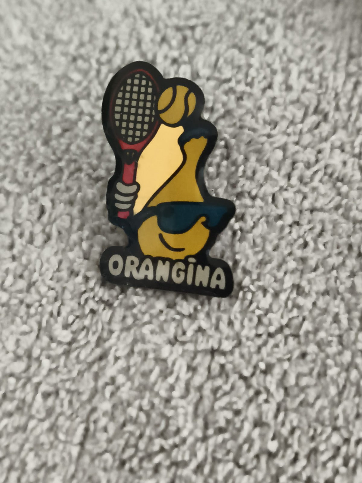 Pin's publicitaire vintage Orangina tennis joueur, émail, badge rétro (Ref 10)